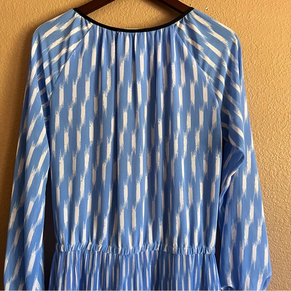 Michael Kors Blue and White Pleated Mini Dress Size Medium - Picture 7 of 10